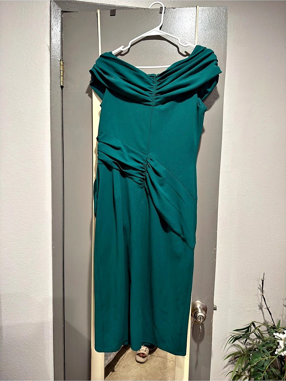 Tadashi Shoji Draped Midi Dress in Green Size Medium - Picture 3 of 5